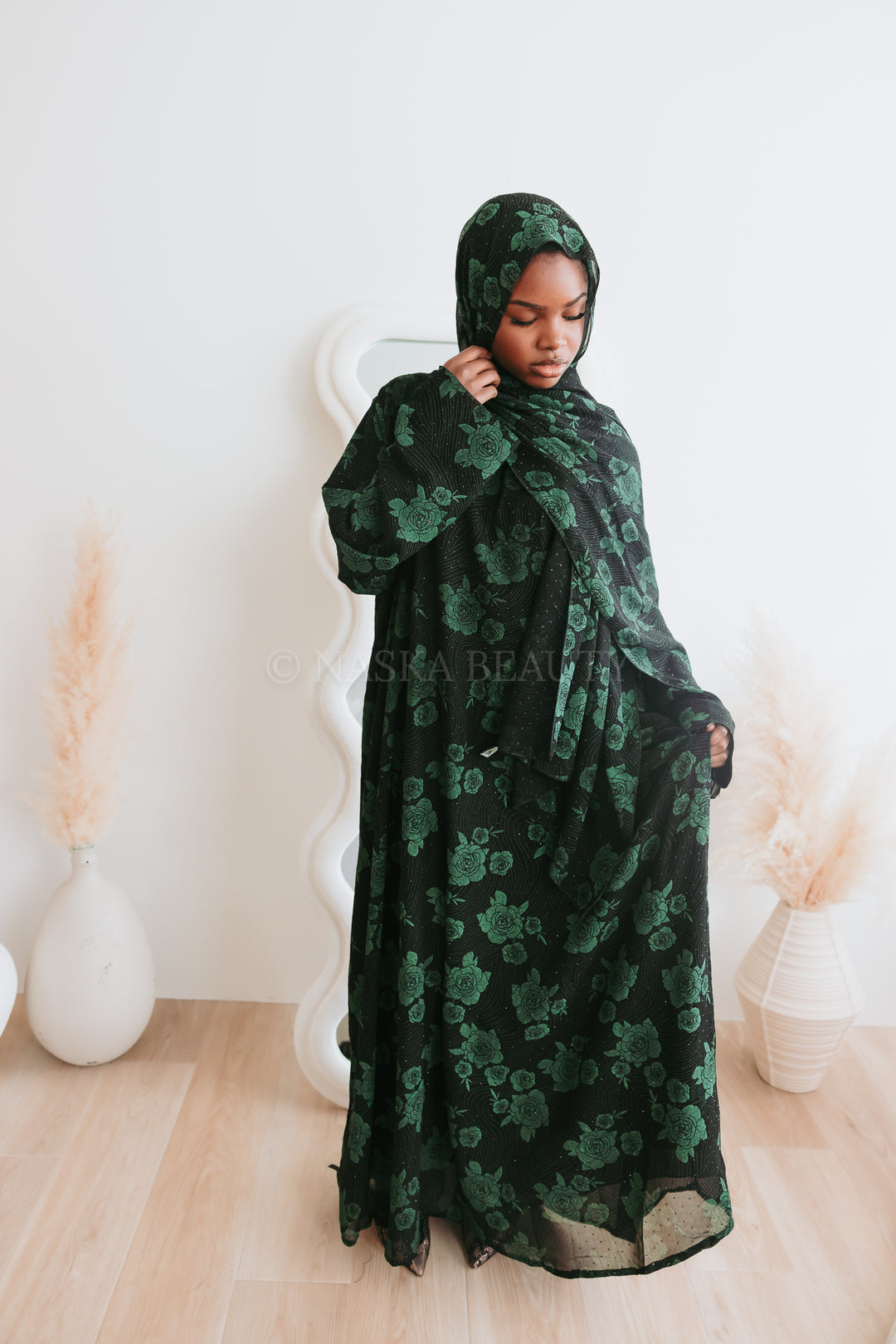 Bilan closed floral Abaya