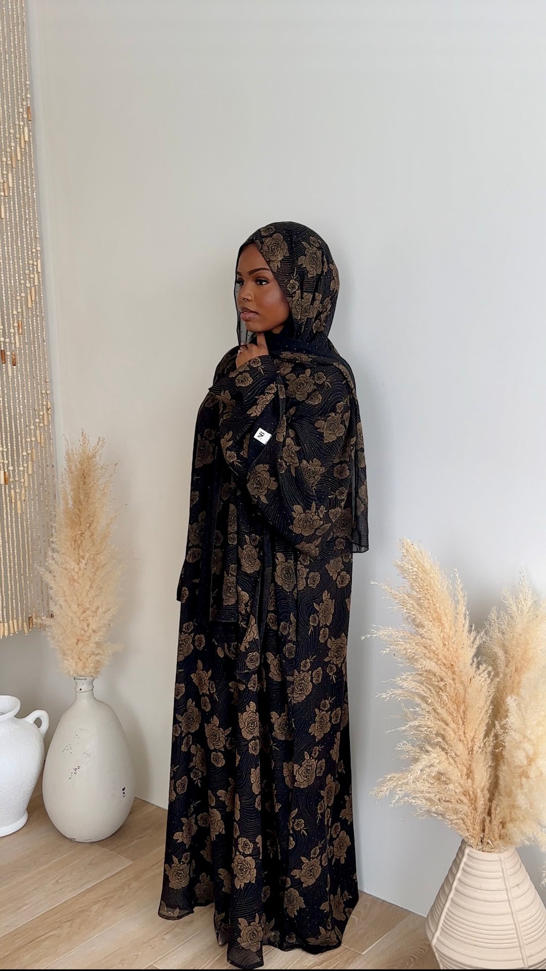 Bilan closed floral Abaya